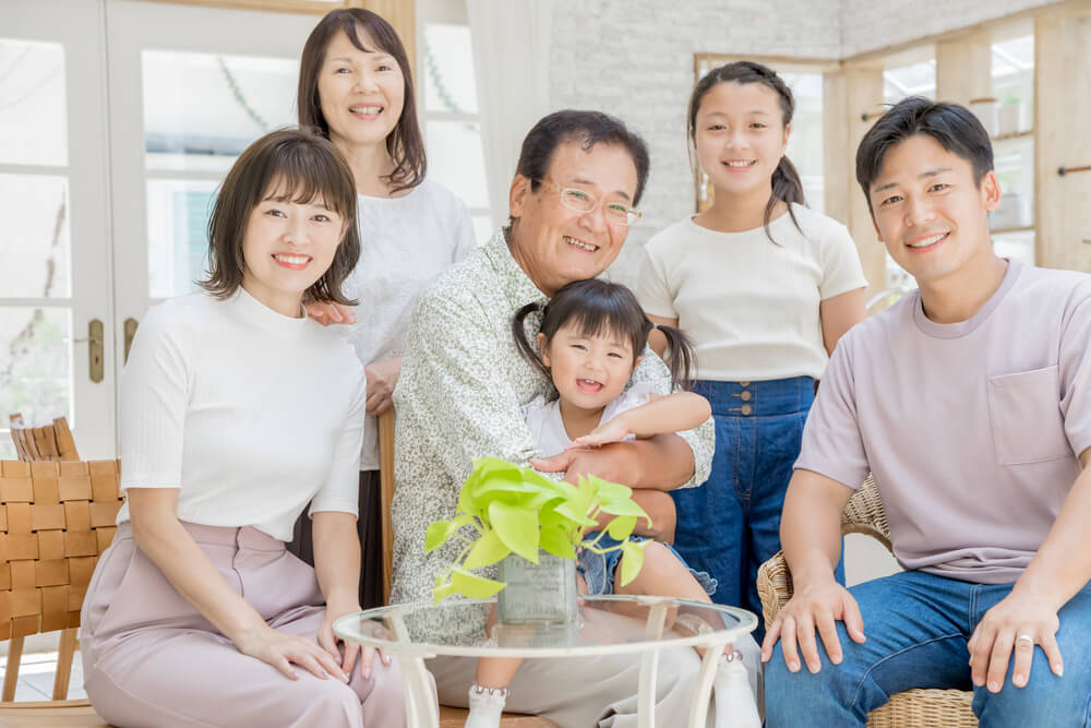 仲むつまじい家族